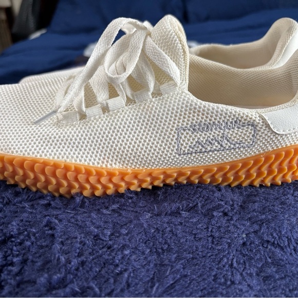 Modern White and Orange Sneakers with Textured Sole - Picture 6 of 9